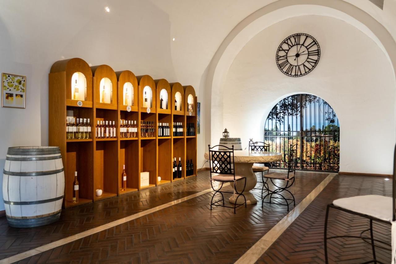 Chateau Les Crostes ลอร์เกส ภายนอก รูปภาพ